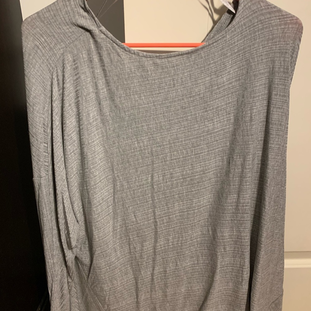 1.state medium tie back shirt